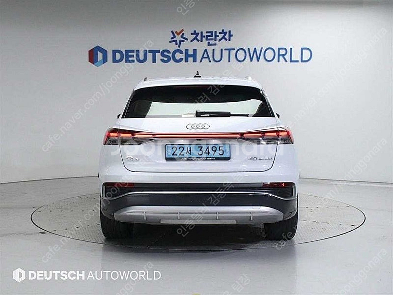 30,600 km 아우디 Q4 중고 아우디 전기차 40 프리미엄 중고차구매 24시 상담 흰색--9